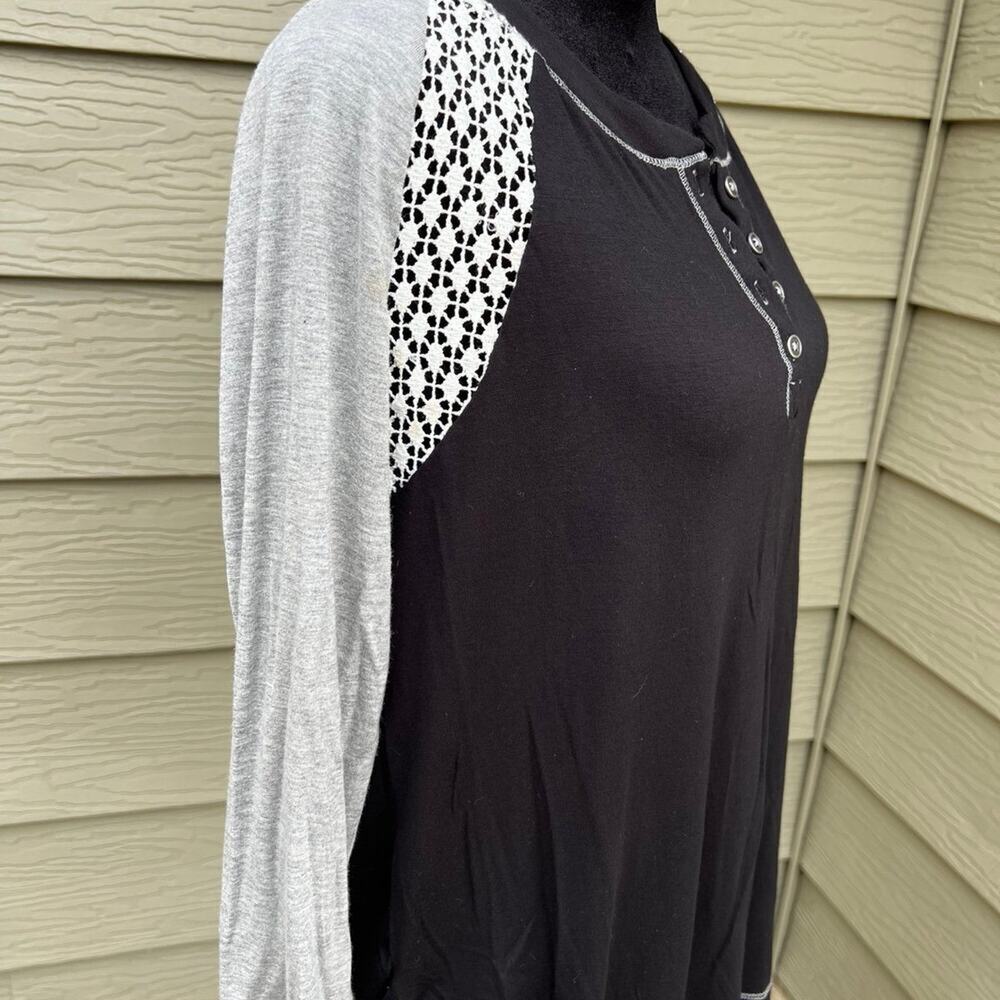 Eyeshadow T-shirt style top. Black, gray & cream lace, women's size M